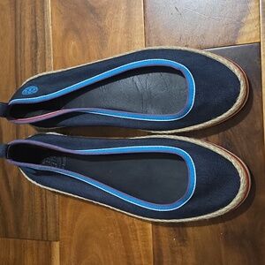 Tory Burch Ballet Espadrilles in blue and red. 